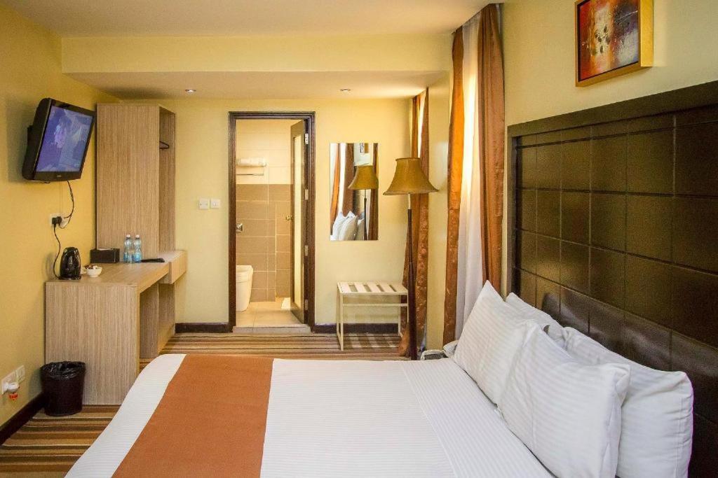 Royal Teo Near Delhi Airport 4*